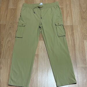 Avenue Women's Olive Cargo Track Pants Size Largo NWOT